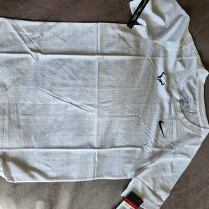 Rafael Nadal Academy NIKE boys white shirt in size L NWT
